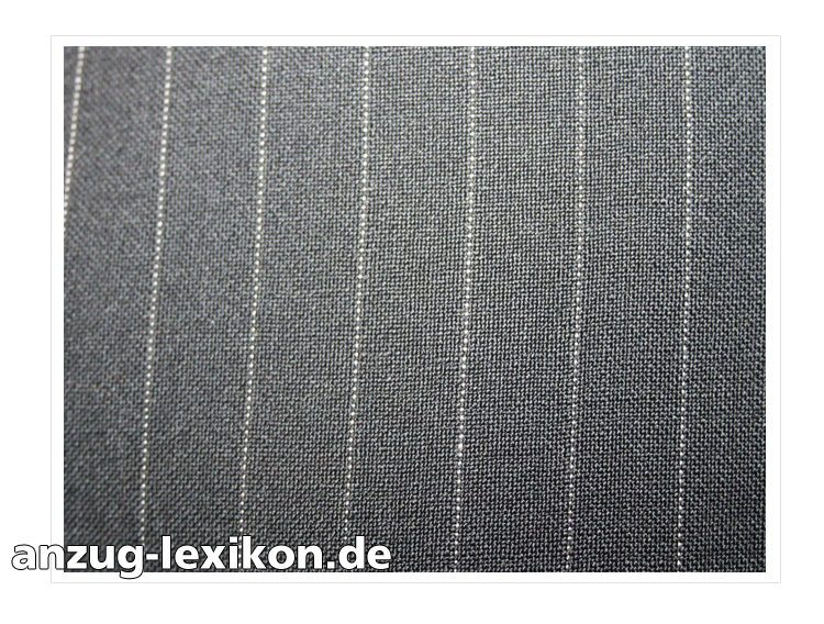Das Bild zeigt die Nahaufnahme eines Nadelstreifen-Musters bei einem Anzug-Sakko