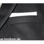 Unifarbenes Einstecktuch an einem Hochzeitsanzug, gefertigt aus Überresten vom Brautkleid.