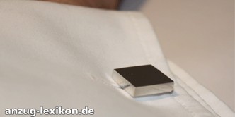 Umschlagmanschette mit Manschettenknopf